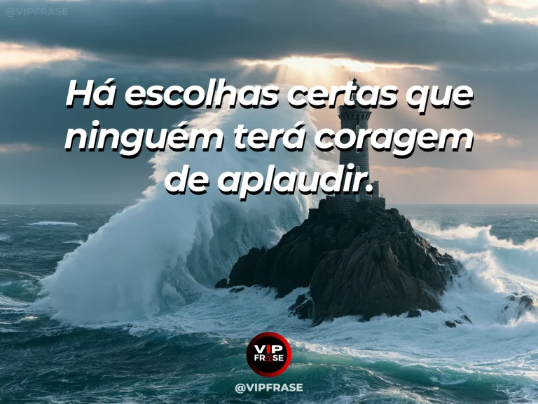 Mensagem de coragem sobre escolher o certo mesmo sem reconhecimento, com farol isolado aceso diante de um vasto mar sem barcos.