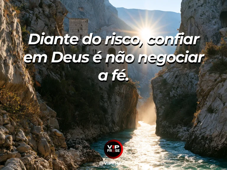 Mensagem de coragem e fé em Deus, com capela iluminada sobre um promontório.