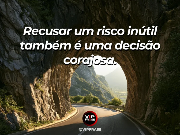 Mensagem de coragem e prudência, com raposa observando trilhas de uma floresta.