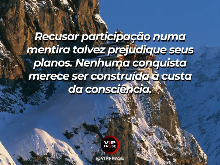 Mensagem de coragem sobre renunciar a conquistas baseadas em mentiras, com escadaria de pedra conduz a uma pequena construção no alto.