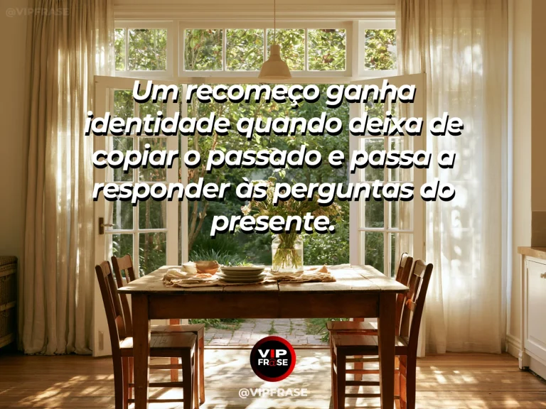 Frase sobre recomeço e criar um recomeço com identidade própria, em cena de folhas em branco junto a composições antigas de desenho numa mesa ao sol.