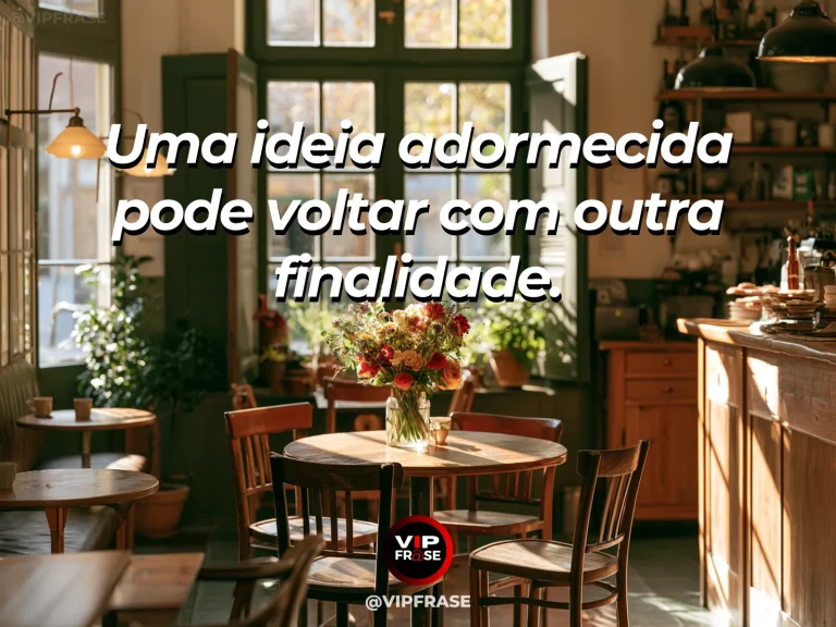 Frase sobre recomeço e dar uma nova finalidade a ideias antigas, em cena de uma gaveta de ateliê com materiais antigos reaproveitados em novo projeto.