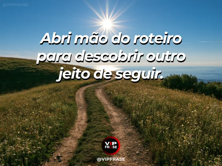 Mensagem sobre recomeço e trocar um roteiro rígido por um caminho novo, com mapa dobrado sem letras diante de trilha que serpenteia em colinas.