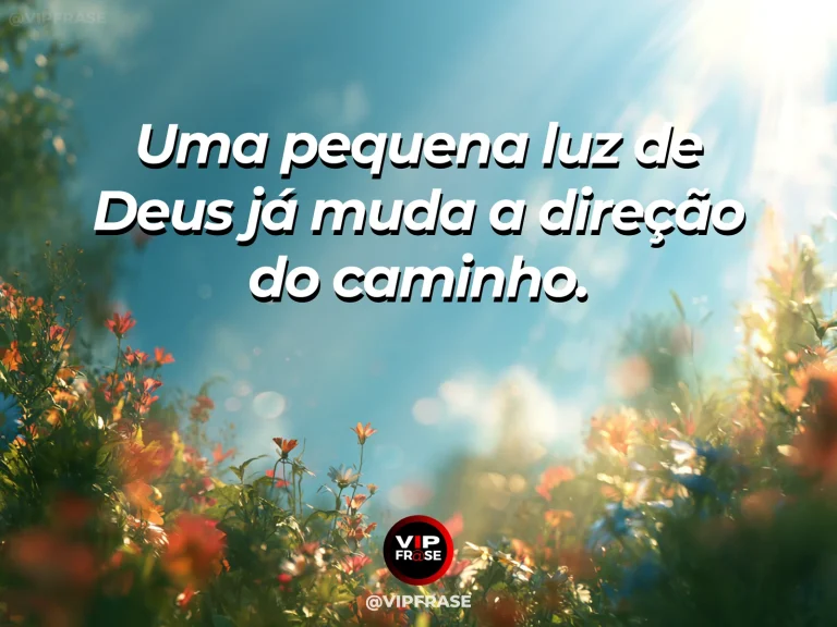Frase sobre Deus com floresta verde com feixe intenso de luz atravessando a copa e iluminando uma trilha.