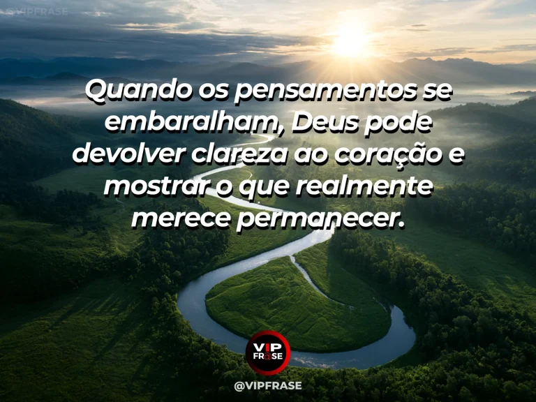 Frase sobre Deus com rio claro serpenteando por floresta verde visto do alto, com raios de sol entre nuvens.