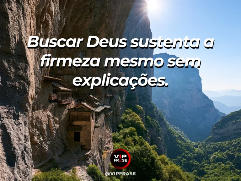 Mensagem de força sobre deus na falta de respostas, com santuário talhado em parede de pedra nas montanhas.