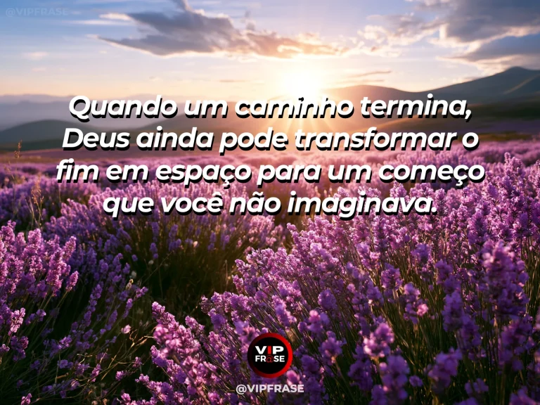 Frase sobre Deus com campo de lavanda ao pôr do sol com um caminho discreto levando ao horizonte.
