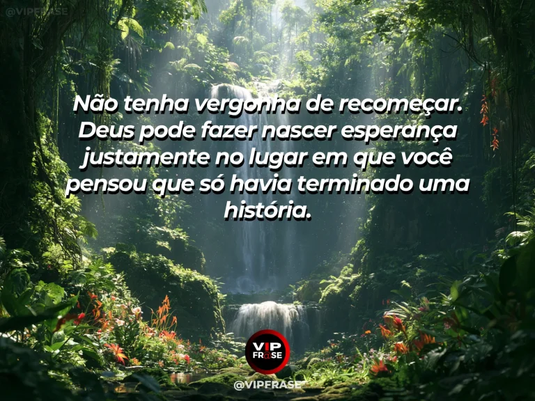 Mensagem de recomeço e esperança com Deus, com flores entre pedras perto de cachoeira.