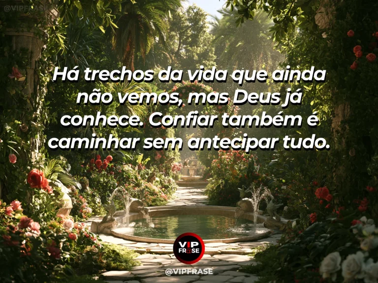 Frase sobre Deus com estrada atravessando túnel natural de árvores e saindo para luz clara ao longe.
