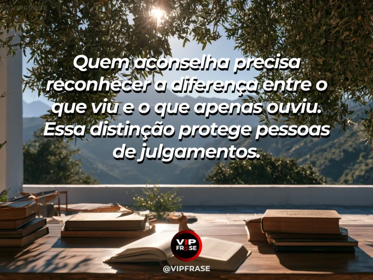 Frase de sabedoria sobre relatos diretos e indiretos, com lupa e caderno branco diante de jardim iluminado.