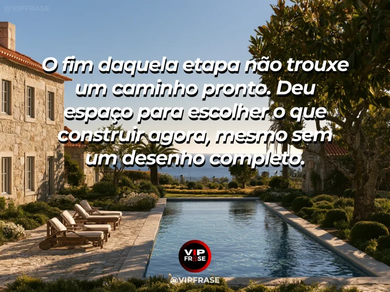 Mensagem sobre recomeço e encerrar fase e iniciar a construção gradual de outra, com terraço aberto com vasos novos diante de vista ampla de vale verde.
