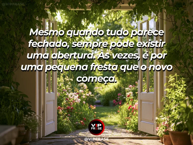 Porta entreaberta revelando um jardim luminoso, simbolizando esperança e novas aberturas.