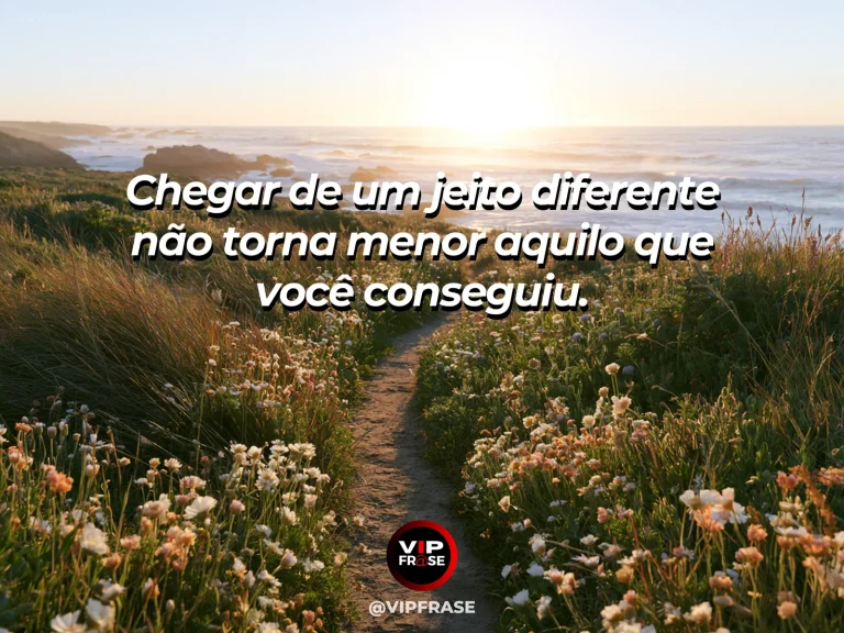 Frase de esperança com estrada sinuosa chegando a um mirante diante do mar.