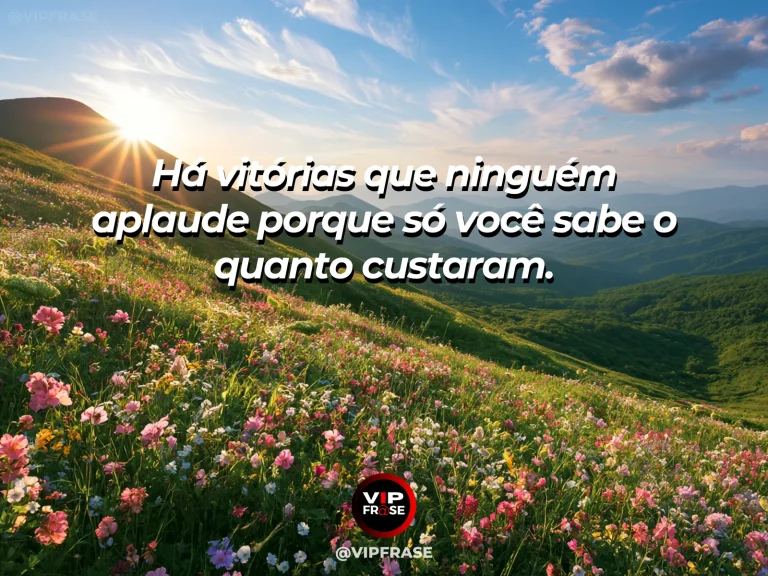 Frase de esperança com topo de montanha silencioso iluminado pelo nascer do sol.