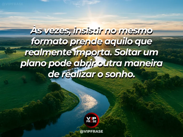 Rio dividindo-se em dois braços vistos por drone, representando uma mensagem de esperança.