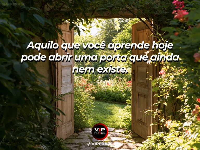 Frase de esperança com livros e caderno numa mesa luminosa diante de jardim verde.