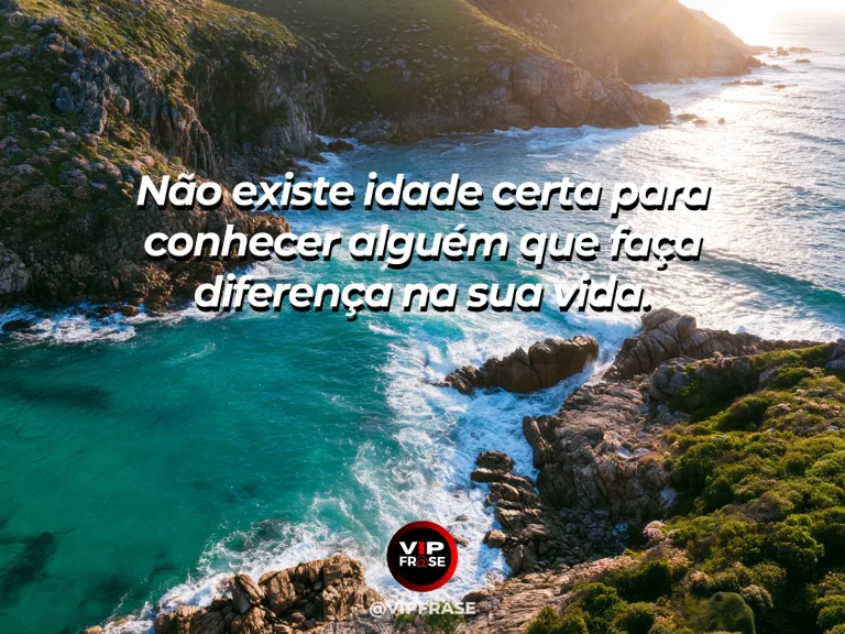 Frase de esperança com duas bicicletas em caminho costeiro cercado por flores.