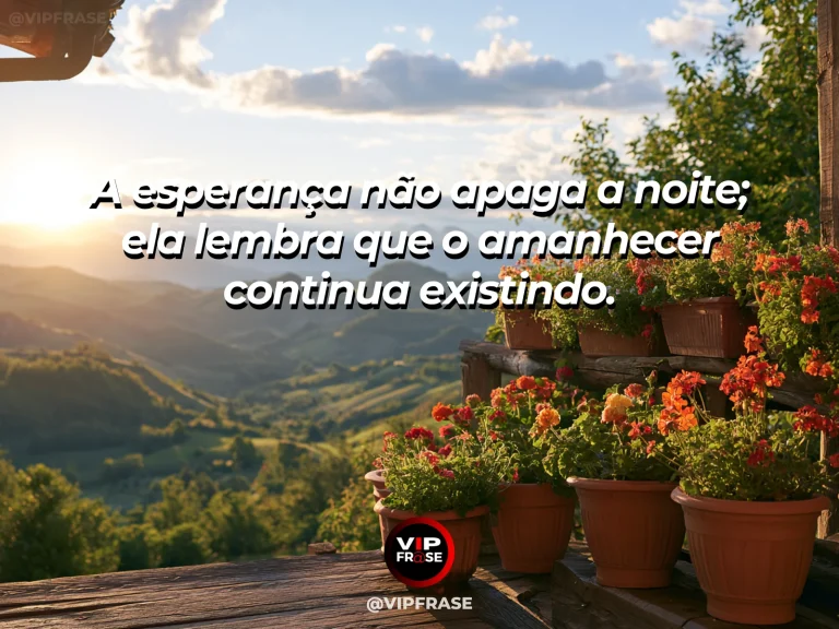 Frase de esperança com amanhecer dourado sobre um vale verde ainda coberto por névoa.