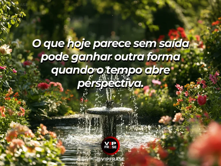 Frase de esperança com jardim visto do alto com caminhos que se abrem para uma clareira iluminada.