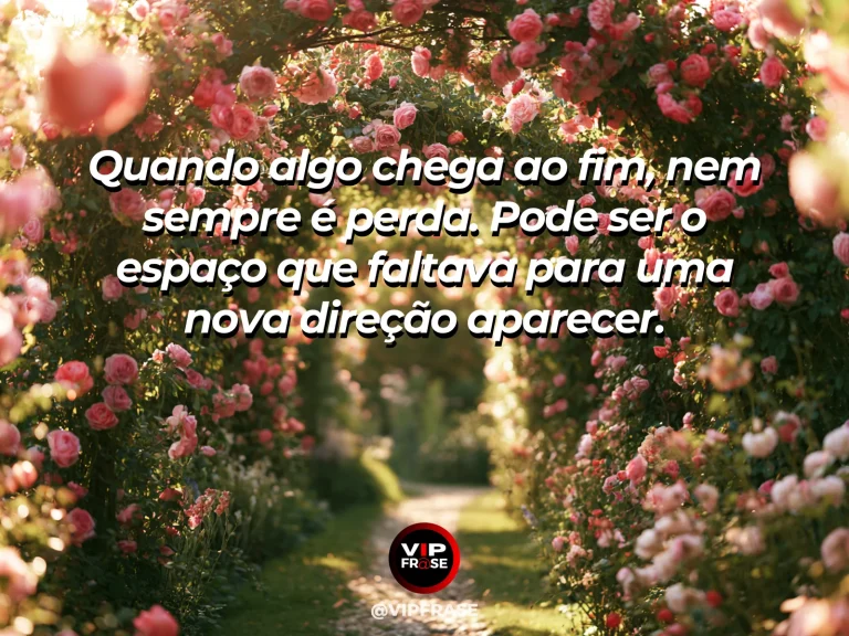 Caminho de floresta aberto para uma clareira luminosa, simbolizando esperança e recomeço.