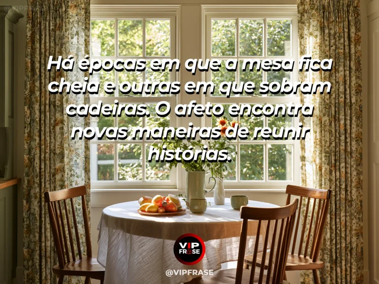 Frase sobre família e a casa que acompanha mudanças, com sala familiar iluminada com cadeiras e livros de épocas diferentes.