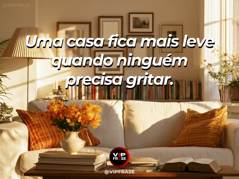Mensagem sobre família e a casa que aprende a ouvir, com sala aconchegante com duas poltronas frente a frente.