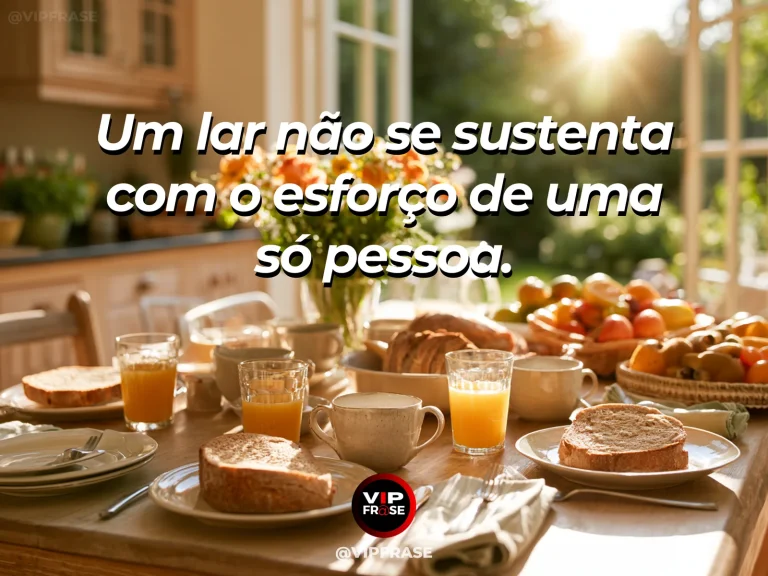 Frase sobre família e a soma dos pequenos esforços, com mesa doméstica com pães e pratos organizados para várias pessoas.