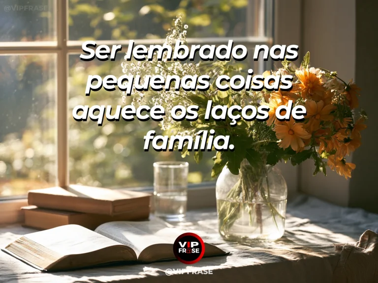 Mensagem sobre família e o aconchego de ser lembrado, com bilhete sem escrita ao lado de flores sobre aparador.