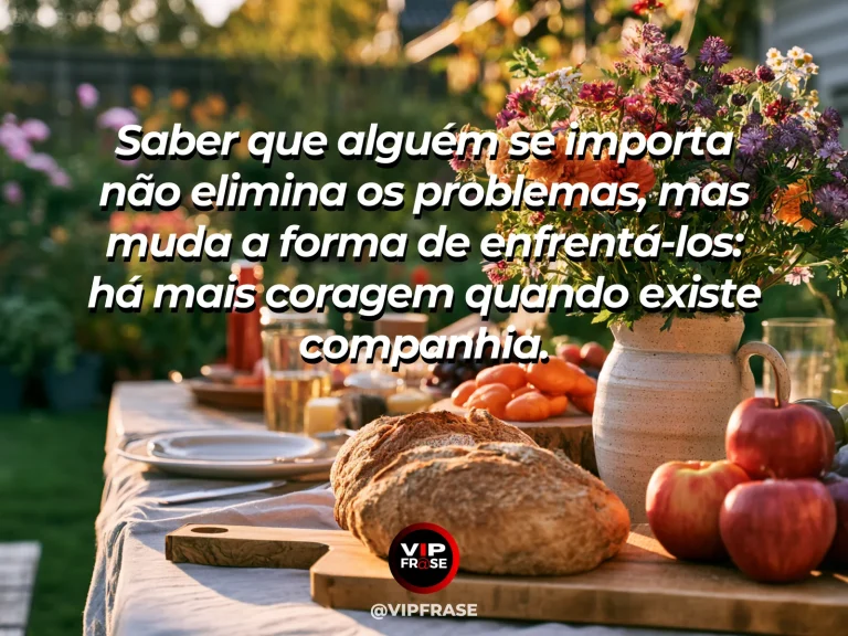 Arte com frase sobre família e o sentido de ter com quem contar, em cena de dois bancos juntos no jardim após chuva sob raio de sol.