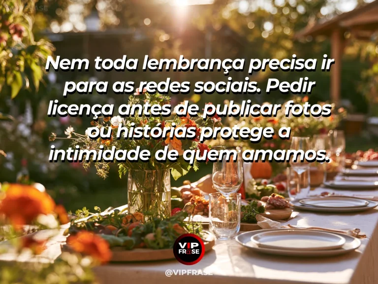 Mensagem sobre privacidade de fotos familiares com álbum e celular fechados.