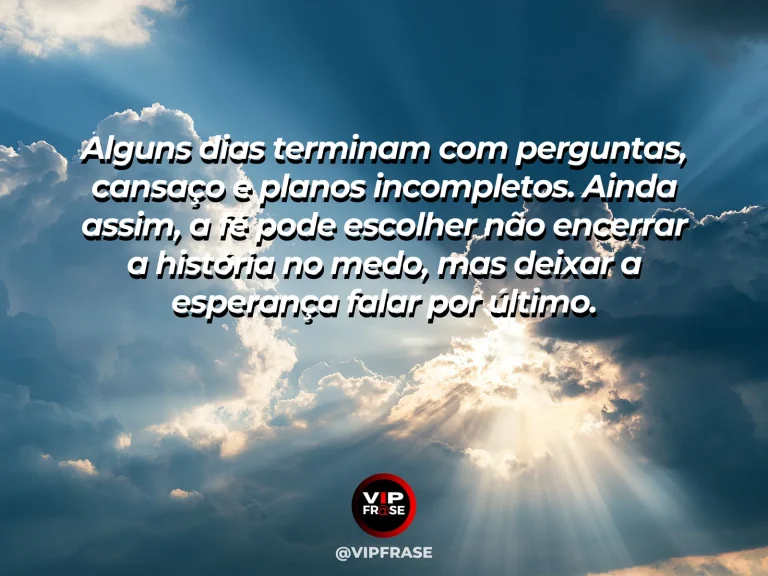 Mensagem de fé sobre fé que preserva a esperança, com pôr do sol intenso atrás das montanhas.