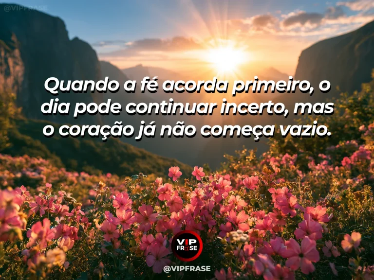 Píer sobre lago com reflexos dourados ao nascer do sol