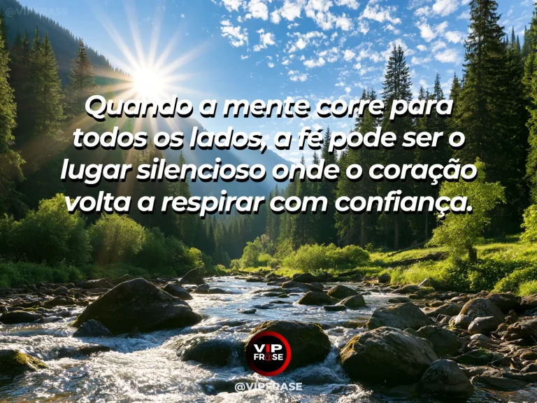 Frase de fé com rio cristalino entre pedras e vegetação verde, com luz suave filtrada pelas árvores.