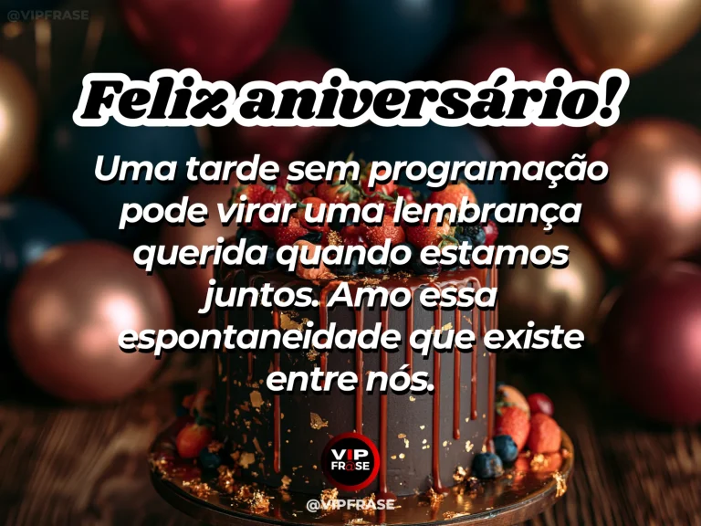 Mensagem de aniversário para namorado sobre amor, com jardim florido com caminho sinuoso e luz dourada.