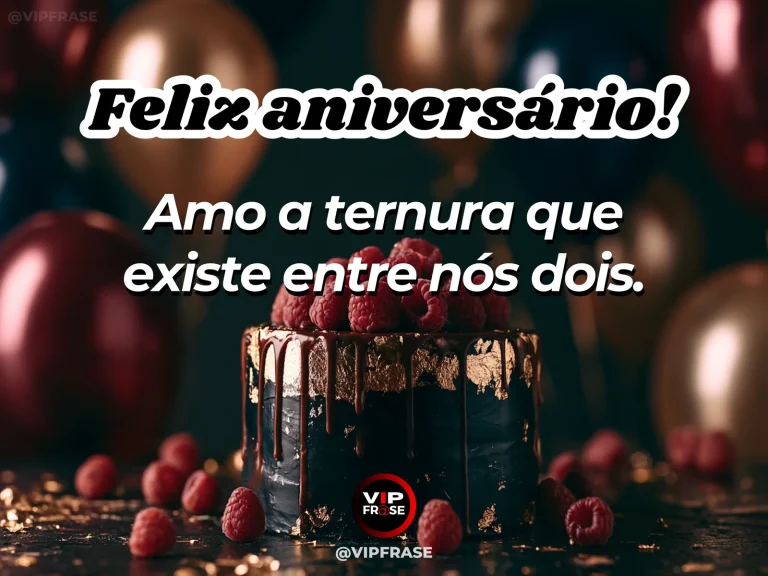 Mensagem de aniversário para namorado sobre amor, com pátio acolhedor com rosas.
