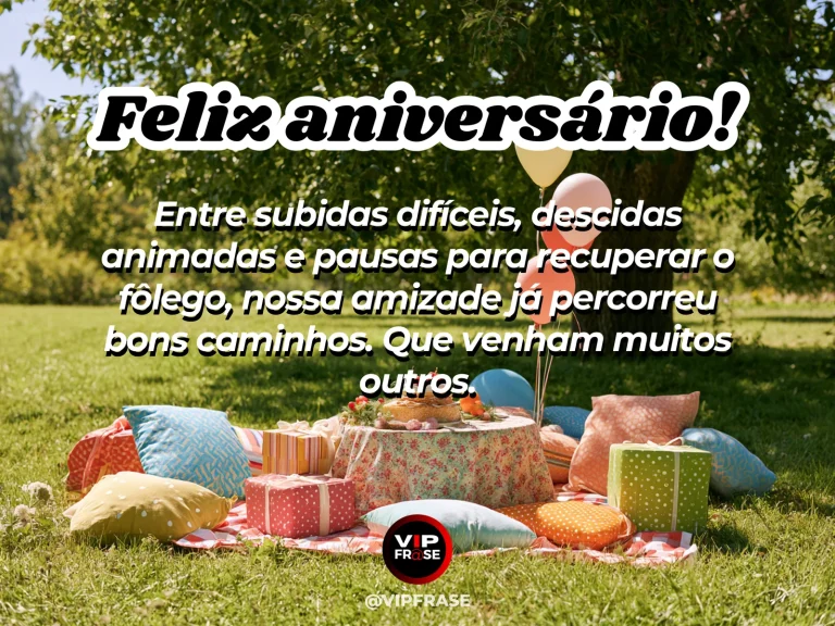 Mensagem de aniversário para amigo sobre amizade, em cenário festivo com bolo e balões.