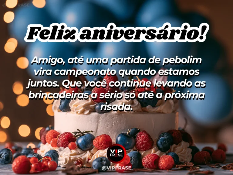 Mensagem de aniversário para amigo sobre amizade, em cenário festivo com bolo e balões.