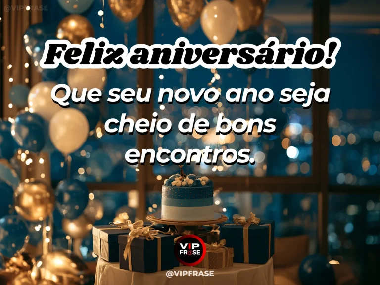 Mensagem de aniversário para namorado sobre felicidade, com mesa festiva com flores e luz natural dourada.