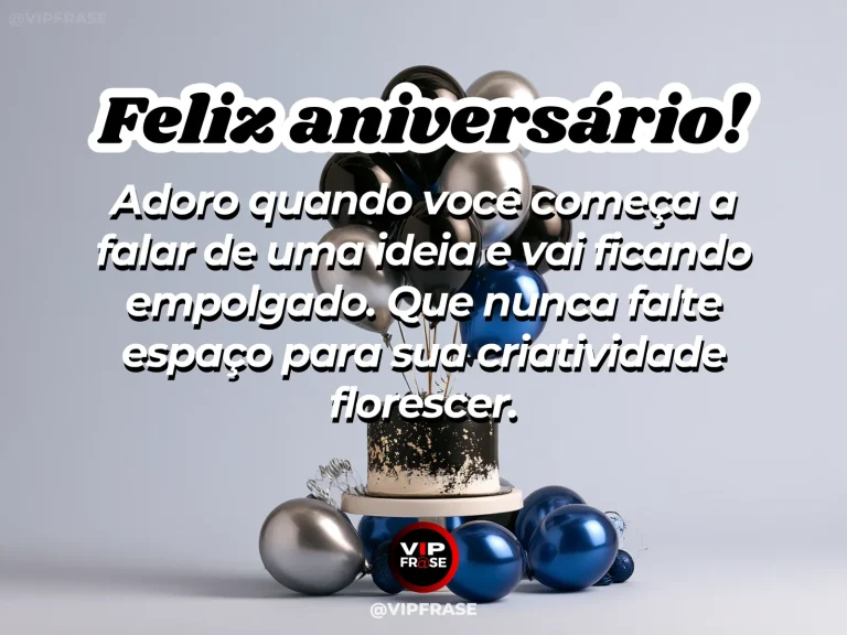 Mensagem de aniversário para namorado sobre carinho, com caderno e lápis entre flores e luz quente.