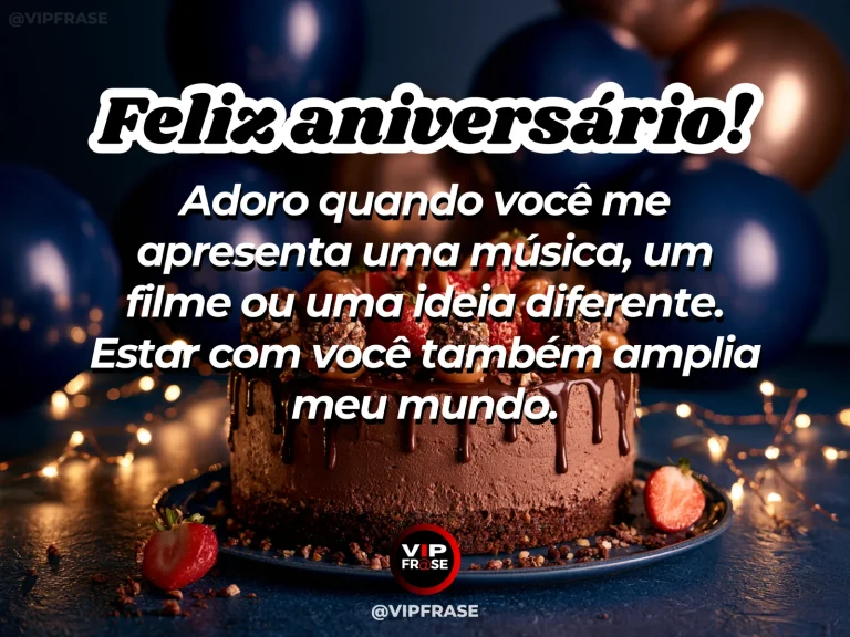 Mensagem de aniversário para namorado sobre gratidao, com discos de vinil e flores diante de janela iluminada.