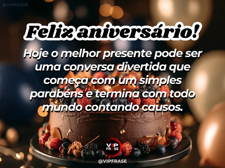 Feliz aniversário com frase sobre conversas que são presentes, ilustrada por bolo de chocolate com frutas vermelhas e luzes de festa.