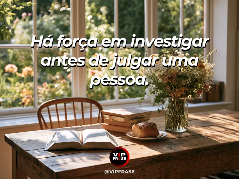 Mensagem de força sobre firmeza antes do julgamento, com portão antigo aberto para vale e caminhos diferentes.