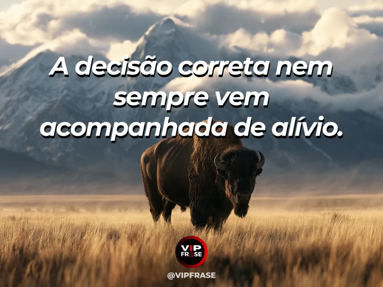Arte com frase sobre coragem e a decisao sem alivio, ilustrada por mountain trail continuing into mist under a beautiful but solemn morning sky.