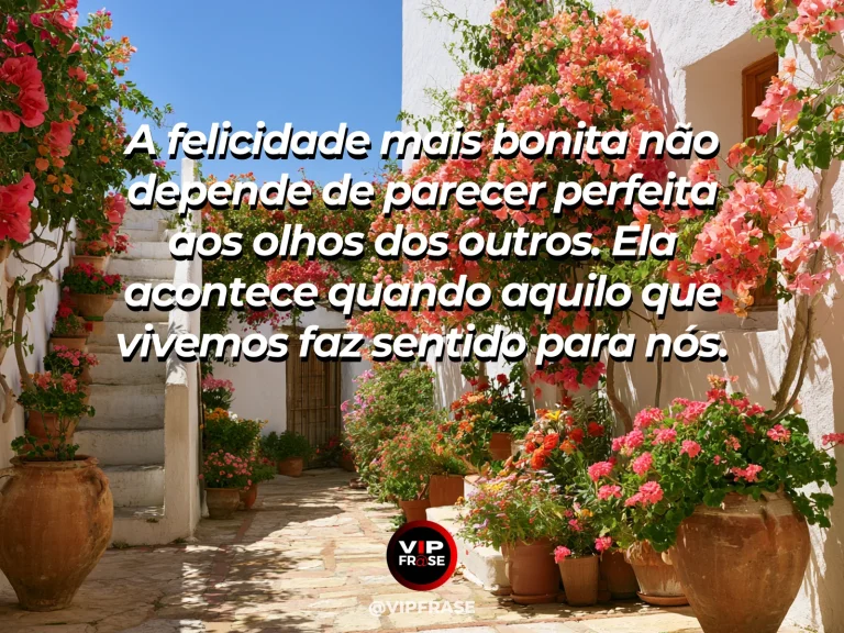Arte com frase sobre felicidade e a felicidade que vale a pena, com authentic country garden with imperfect vivid wildflowers at golden hour.