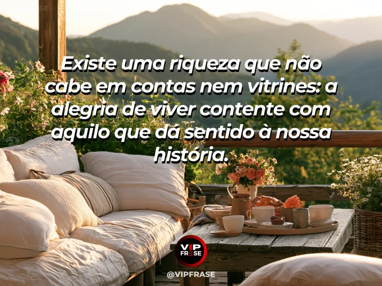 Arte com frase sobre felicidade e a riqueza de estar contente, com cozy rustic cottage terrace with vibrant climbing flowers.