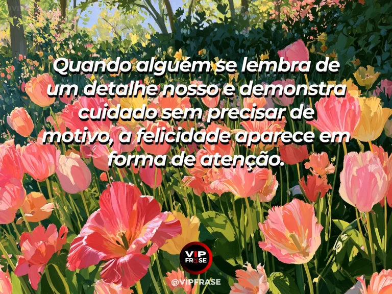 Frase sobre felicidade em cenário de small hand tied flower bouquet on rustic table.