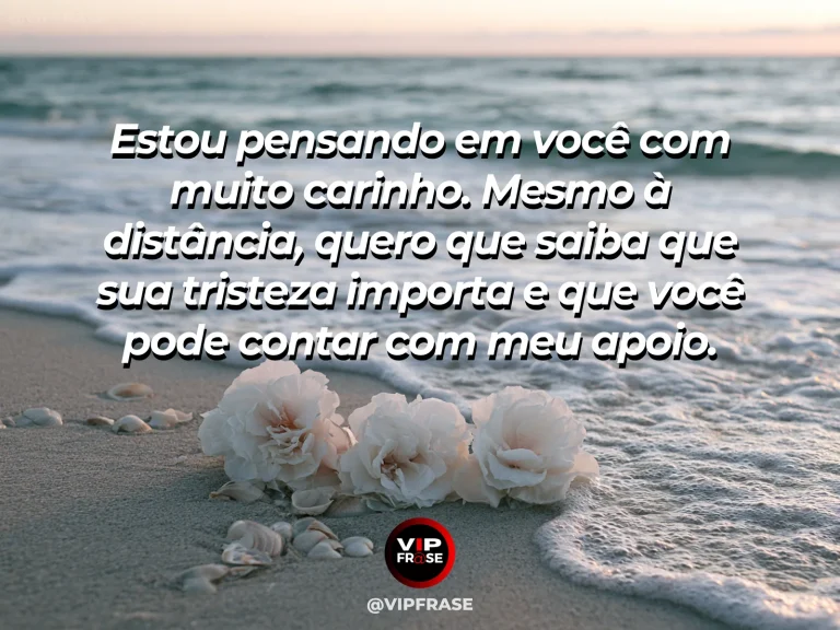 Frase de luto para confortar alguém, com vaso com flores em varanda ensolarada.