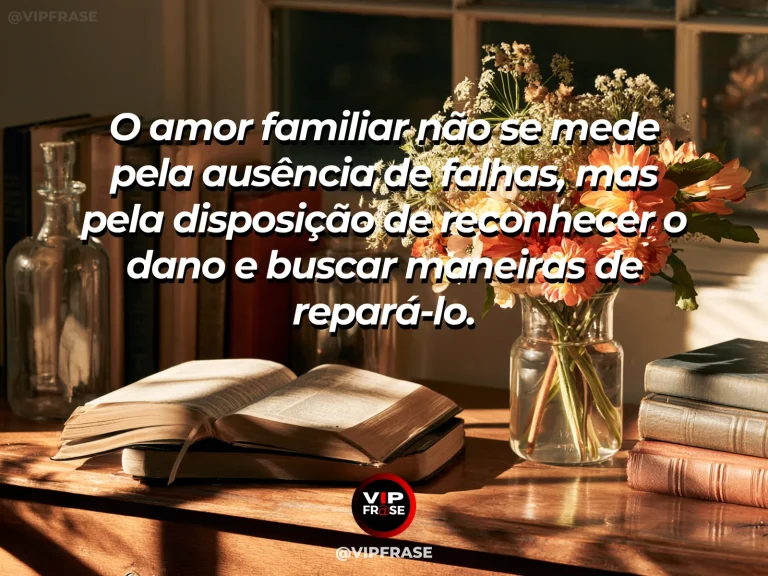 Frase sobre família e reparar também é amar, com vaso de cerâmica restaurado com flores coloridas na janela.