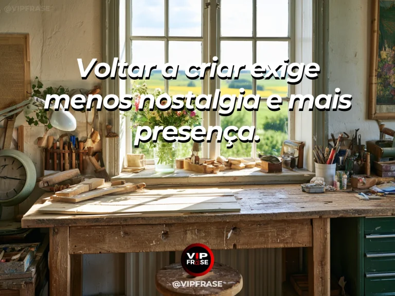 Frase de recomeço sobre criar novamente com presença, com cenário de ateliê criativo aconchegante com tintas e caderno aberto diante de janela ensolarada.