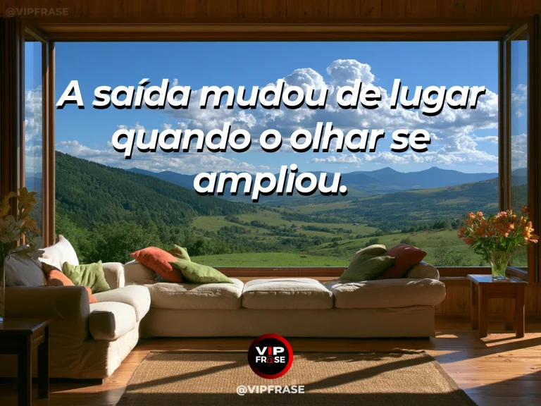 Frase de recomeço sobre encontrar uma saída diferente, com cenário de mirante de montanha de onde se avistam dois caminhos por vales verdes.